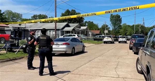米ルイジアナ州で銃乱射、子供8人が死亡 容疑者は射殺される