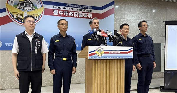 柯文哲氏へのペッパースプレー噴射、台中の警察局長が自ら処分を申し出て民衆党に謝罪