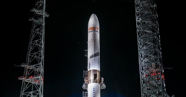 太空公司「藍源」發射火箭成功回收推進器　衛星未入正確軌道[影]