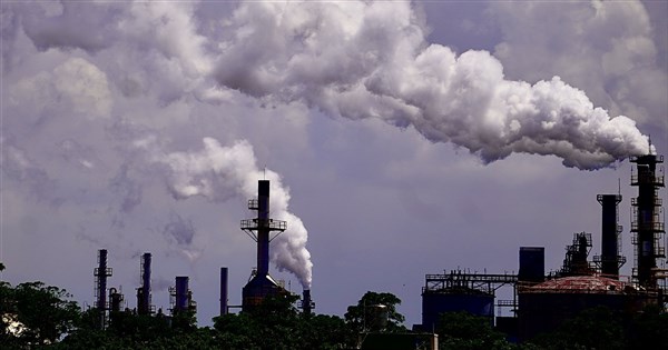 排出量大手が5月に初の炭素料支払い、224工場が優遇対象で排出量の76%を占める
