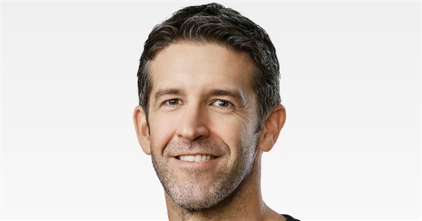 アップル、ターナス氏をCEOに任命 クック氏は執行会長へ