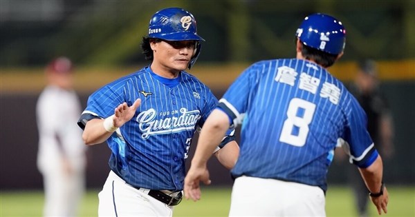 王勝偉が42歳で最年長代打本塁打記録を更新、富邦は2-4で楽天に敗れる