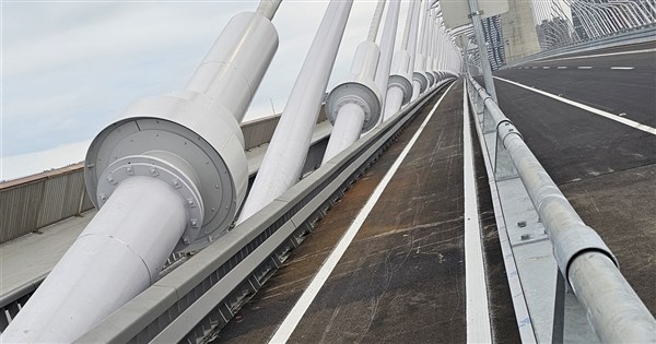 Safety of Danjiang Bridge Motorcycle Lane Sparks Debate; Hou Yu-ih: Will Conduct Rescue Drills