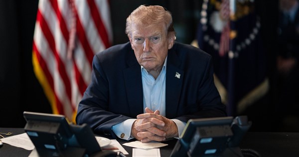 トランプ氏、イランとの戦争に「タイムテーブルはない」と発言、中間選挙の影響を否定