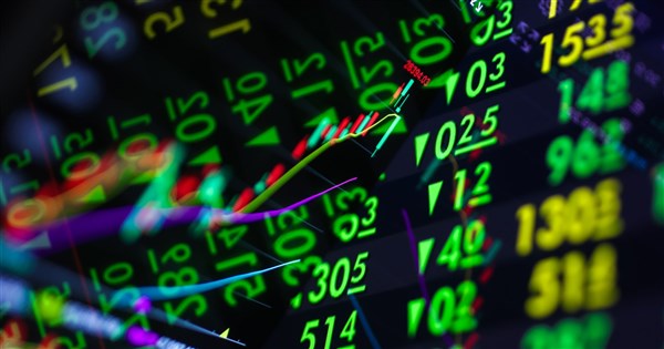 Tech and Traditional Stocks Weaken: Taiwan Stocks Turn Negative After Hitting Record High, Breaking Below 5-Day Line