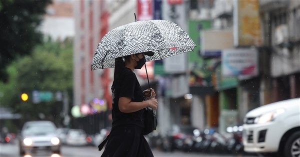 呉徳栄氏：前線が雷雨をもたらし、各地で気温が低下、台湾北部は肌寒い