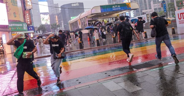 4/25 中南部で雷雨に警戒 26日は各地で晴れて気温上昇