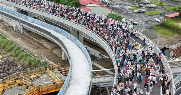 Danjiang Bridge Walking Event Attracts Massive Crowds for Panoramic Views