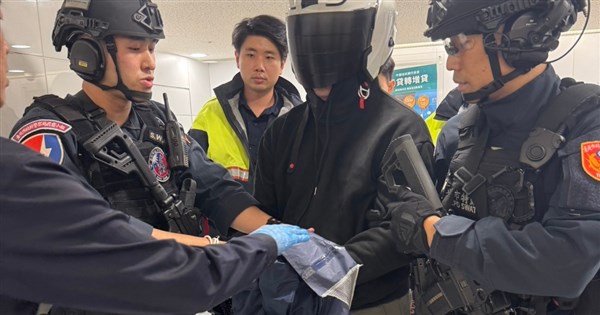 台北市の男がBB弾と偽の手榴弾で中国信託銀行を強盗 台北地検が接見禁止を伴う勾留を請求