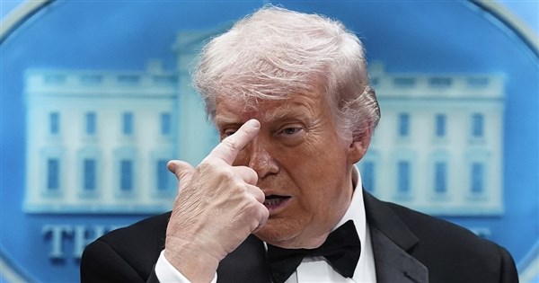 トランプ氏晩餐会で銃声、司法長官代行「大統領も標的か」