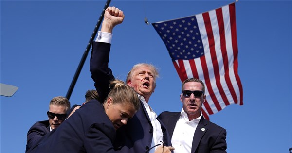 トランプ氏、ホワイトハウス記者協会夕食会で銃声事件