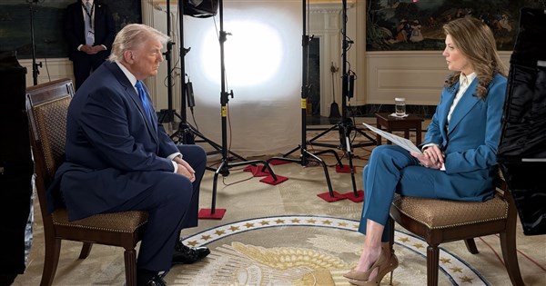 トランプ大統領、銃撃事件でメラニア夫人の「素晴らしい対応」を称賛