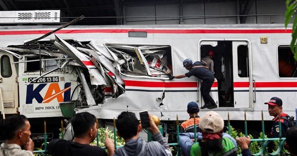 Indonesia Train Collision Death Toll Rises to 15; President Orders Investigation