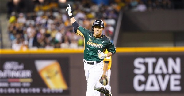Wang Po-Jung reaches 100 career home runs, 28th player in CPBL history