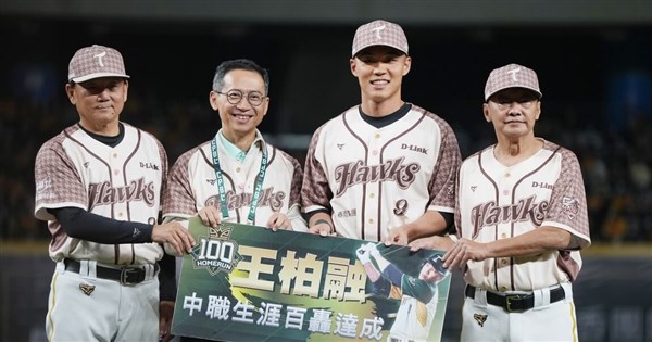 Congratulations to Wang Po-Jung on 100 Home Runs; Hideki Kuriyama Sees His Swing Back to Its Best