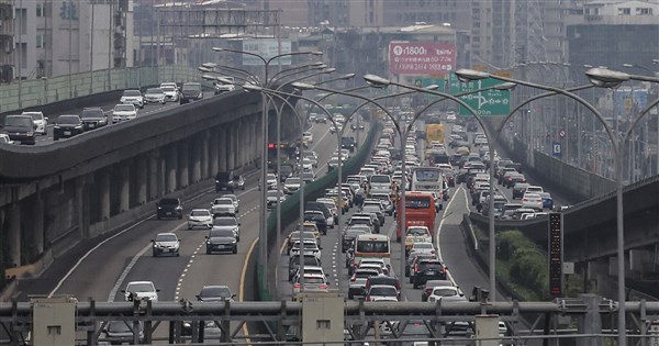 メーデー連休初日、午前中に高速道路9区間で渋滞の恐れ