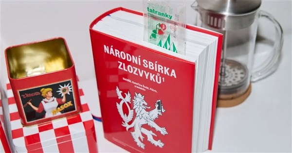 チェコのアーティストが「国民の悪習慣」を収集し書籍化　民族の自虐力を示す
