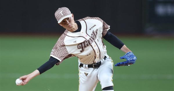 Huang Tzu-peng throws 7 scoreless innings for first win at Taipei Dome, Hung I-chung gives 120 points