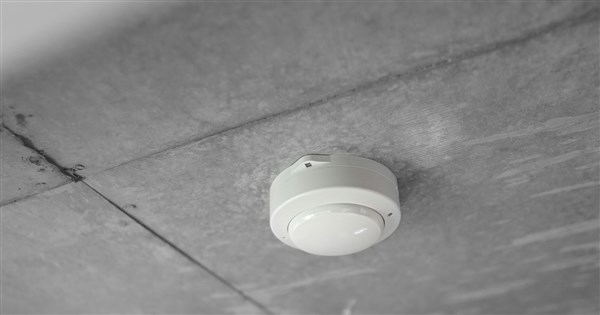 板橋の美容医療クリニック、偽の煙感知器に隠しカメラ 警察が通報受け捜査開始