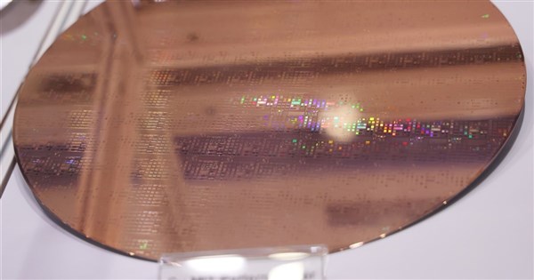 中国の半導体自給自足、日経アジア：2026年までに国産シリコンウェーハのシェア7割を目指す
