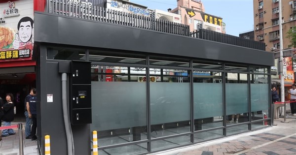 台北市初の陰圧式喫煙室5カ所が供用開始　蔣万安市長、各方面に意見求める