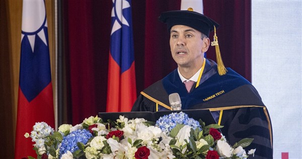 Paraguayan President Awarded Honorary Doctorate by Taiwan Tech, Promoting Education to Aid National Transformation