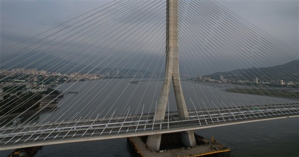 淡江大橋、12日に開通　休日の特定時間帯は15トン以上の大型トラック通行禁止