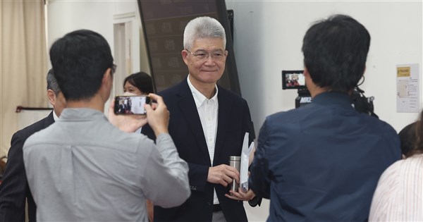 公共テレビ問題で与野党が対立　李遠氏：胡元輝氏は100％合法的な董事長