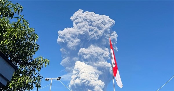 印尼杜科諾火山噴發釀3死 當局證實所有登山客撤離