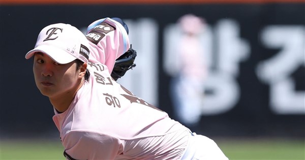 Wang Yan-cheng Pitches Well for 3rd Win, Touched by Cheers from Taiwanese Fans