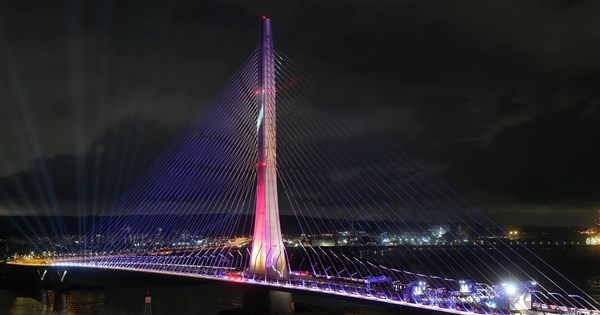 Danjiang Bridge Opening Ceremony Gala: Chen Shih-kai Pays Tribute to Construction Heroes, Taiwan Presents New Calling Card