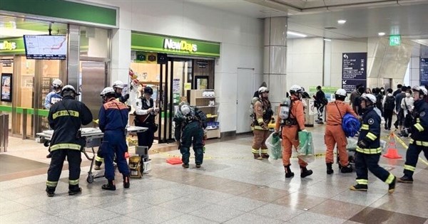 JR東海道線で不明なスプレー、一時運転見合わせ 複数人が体調不良、3人搬送