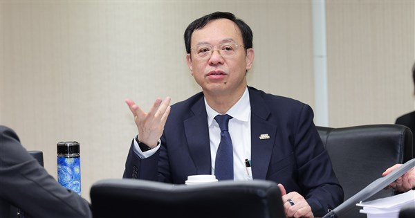Three-Shift Nurse-Patient Ratio Questioned for Delay; Shih Chung-liang: Unwilling to See Emergency Room Congestion Again