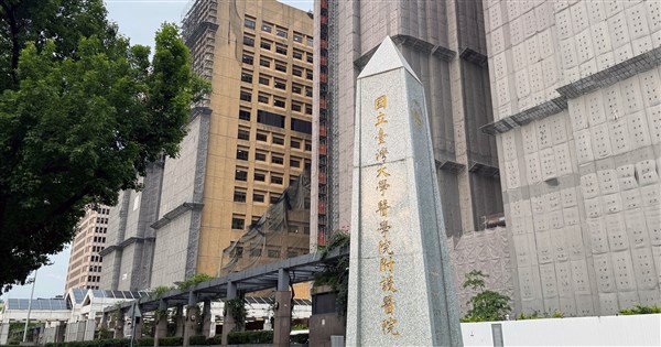 三班護病比116年分階段實施 擬醫學中心先行