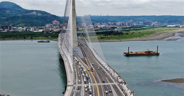 Danjiang Bridge Opens: 28,000 Vehicles in First 4 Hours of Two-Way Traffic