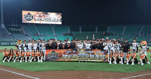 統一獅隊史2000勝中職第1隊 總教練林岳平盼再創高峰