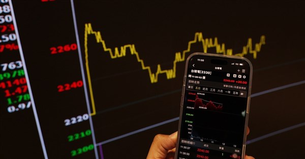 TSMC's Late Rally Lifts Taiex by 377 Points, Recapturing 5-Day Moving Average
