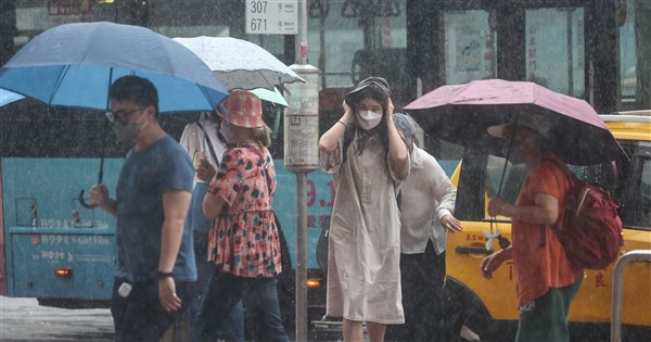 前線の影響で新竹以北は局地的大雨、苗栗は豪雨に警戒