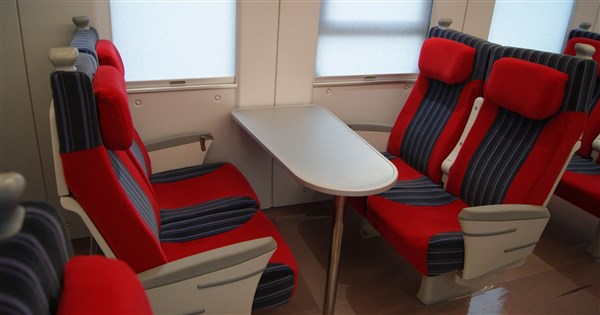 プユマ号のテーブル付き座席、台湾鉄道が乗車日の7日前から1～9枚の予約を可能に緩和【独占】