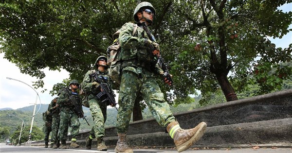 軍人・公務員・教職員の待遇法制化が注目、行政院が調整草案を提出へ