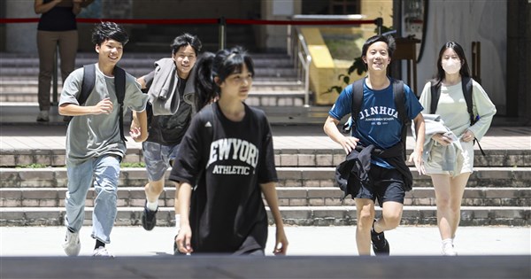 Cram School Industry Estimates a Maximum of One Error Allowed for A++ in English and Math on Junior High CAP Exam