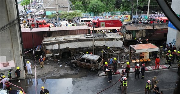 バンコク列車衝突事故8人死亡、運転士は無免許で薬物検査も陽性