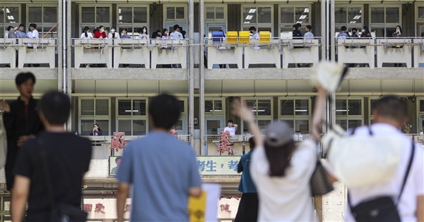 會考答案紙傳出書寫困難，教育部回應：考前已測試，權益受損可申訴
