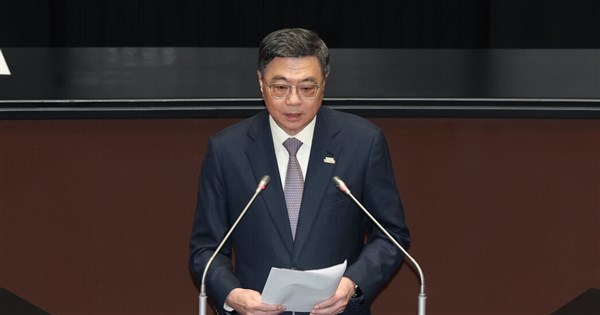 立法院で軍事購入特別報告 卓栄泰行政院長「国防への投資は平和への投資」