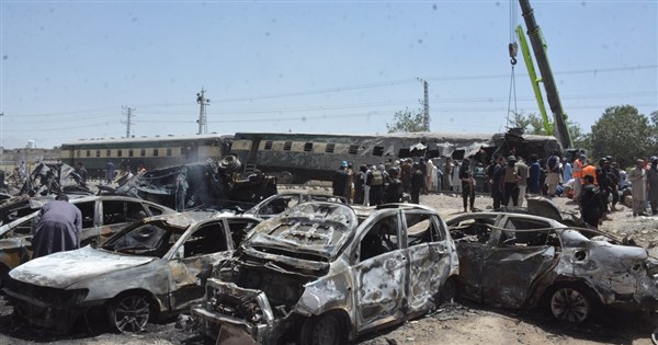 パキスタン南西部で列車爆発、少なくとも24人死亡・50人以上負傷