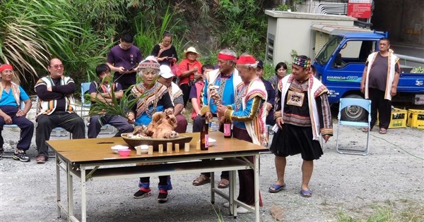 黒熊狩りは部落の禁忌、最後の手段まで銃は撃たない
