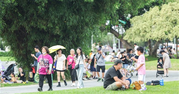 台湾全土で猛暑続く、29日に気温低下へ　台風発生の可能性も