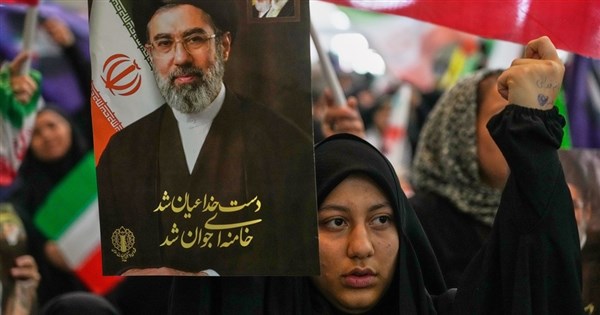 イラン最高指導者ムジタバ氏の負傷、当局は「表面的な傷」と発表
