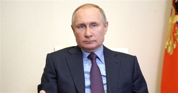 Putin’s Confidence Masks Growing Despair Among Russian Elites Amid Ukraine War