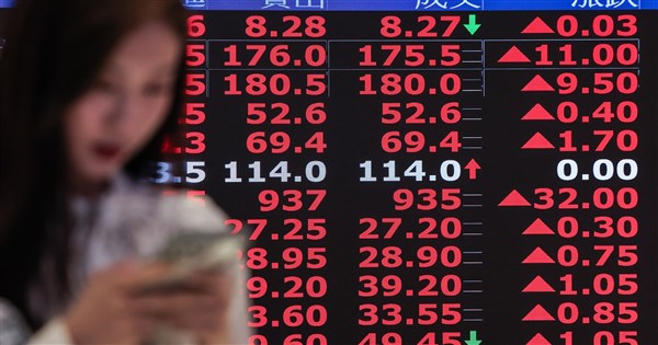 台股が43644ポイントで史上最高値を更新、1376ポイント急騰
